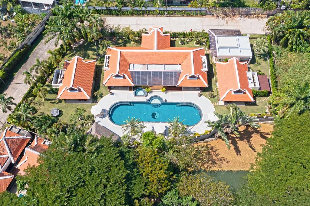 Villa Carlos, Luxury 7 BDR Private Pool Villa, Baan Bua Nai Harn, Phuket – Phuket